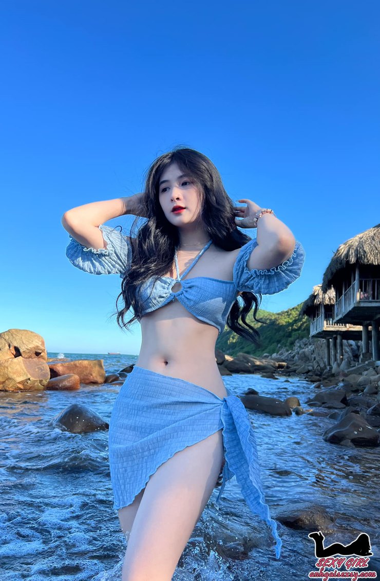Quỳnh Alee với body chuẩn hot girl